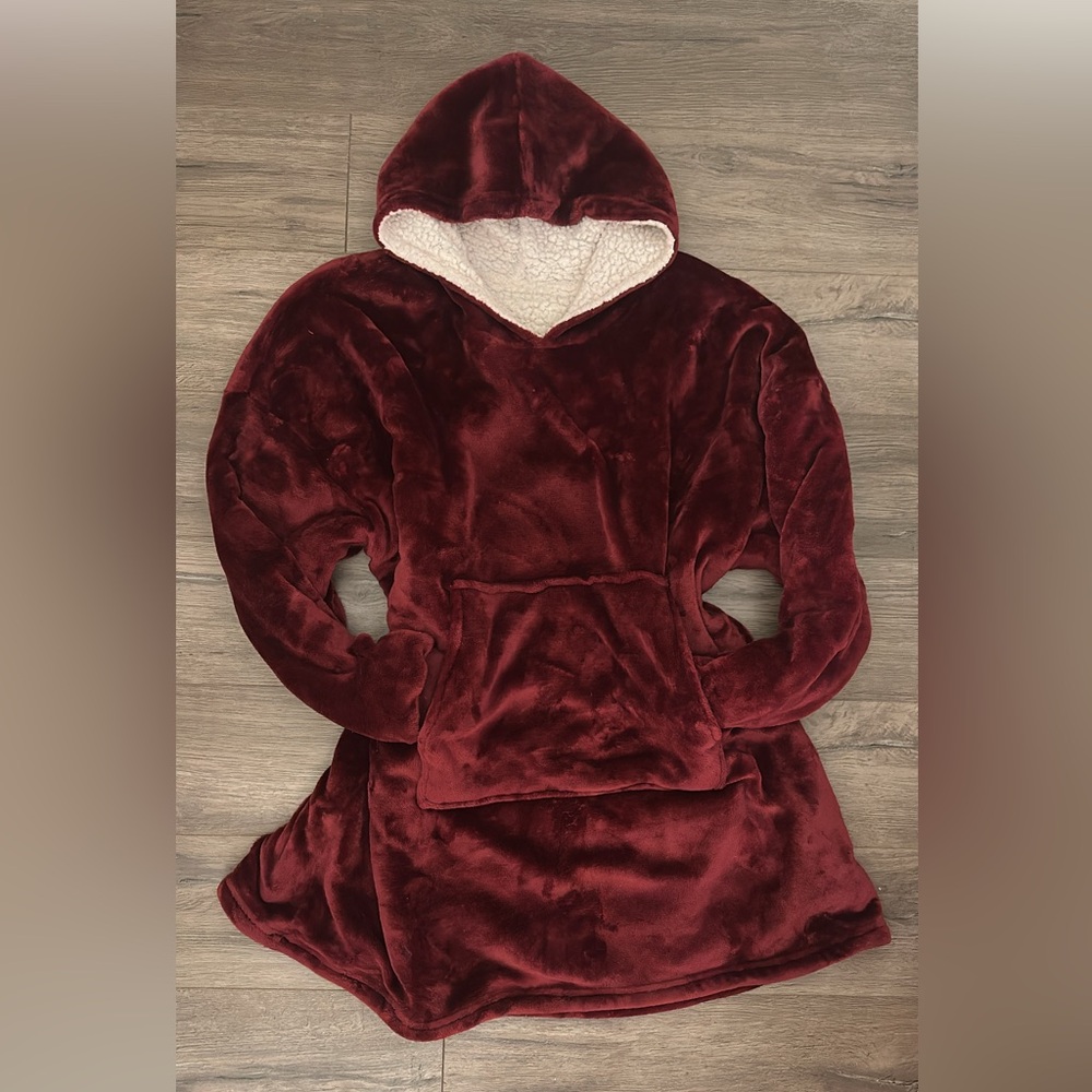 Oversized Maroon/Red Sherpa Hoodie Blanket – Plush Velour